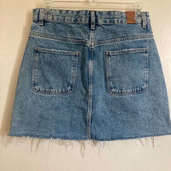 🌞Trafaluc Blue Medium Wash Button Fly Mini Skirt with Raw Hem A - Picture 7 of 7